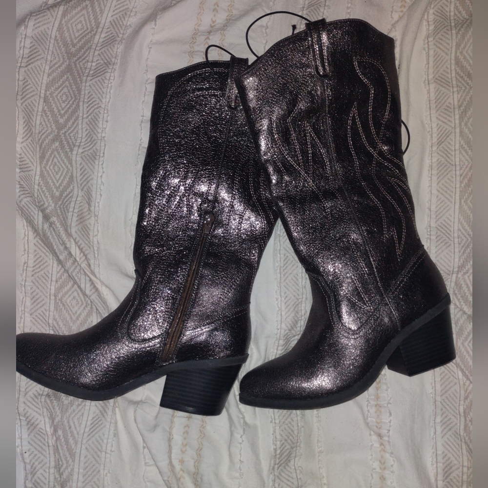 Nwot jellypop cowgirl boots size 6! Metallic